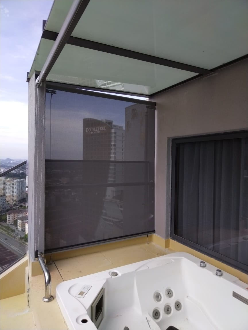 OUTDOOR ROLLER BLIND